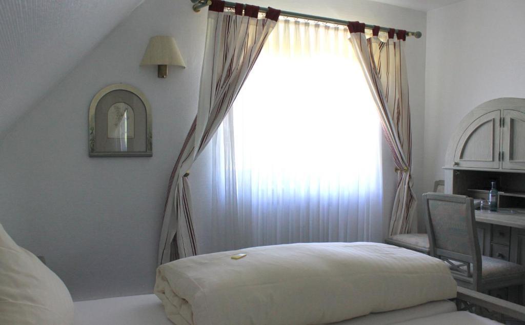 Hôtel Schloss Neuburg à Mosbach  Chambre photo